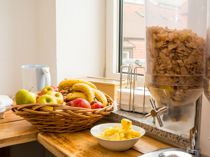 https://www.babelfish-hostel.de/media/Galeryhostel/010 hostel breakfast.jpg
